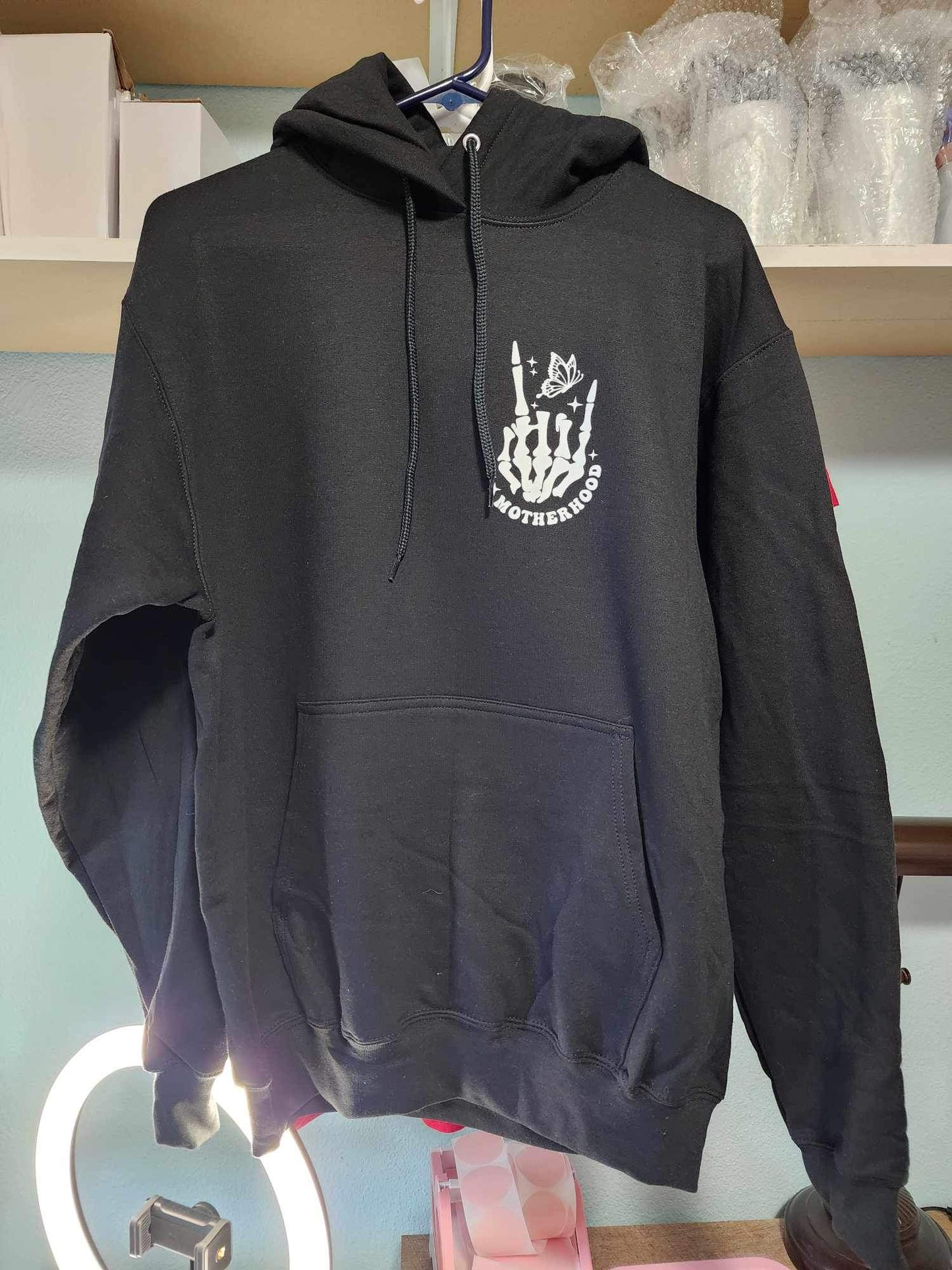 Motherhood hoodie (round/white)