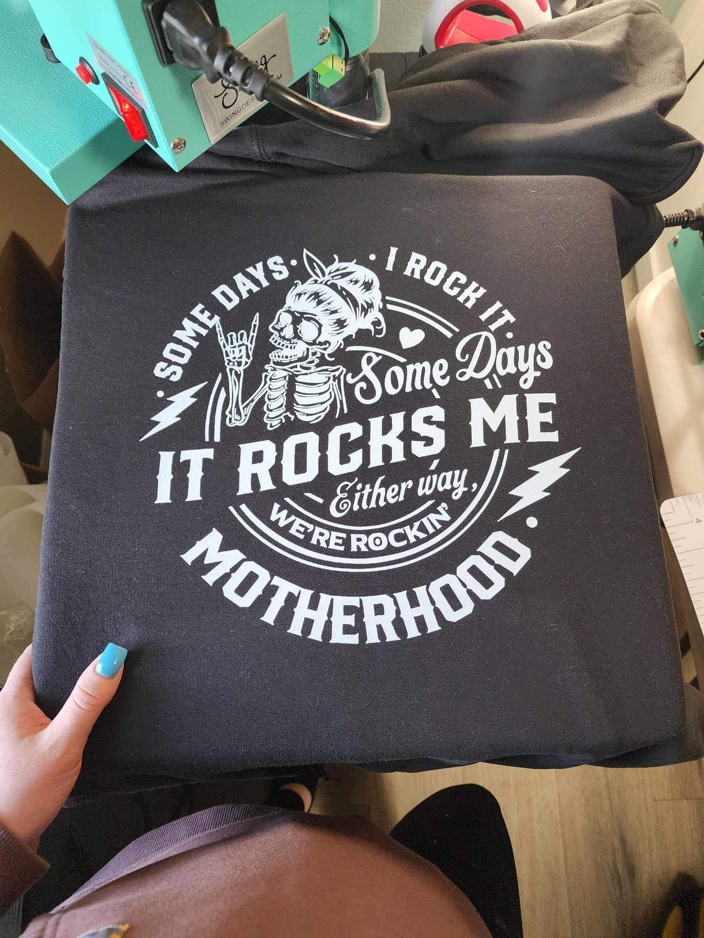 Motherhood hoodie (round/white)