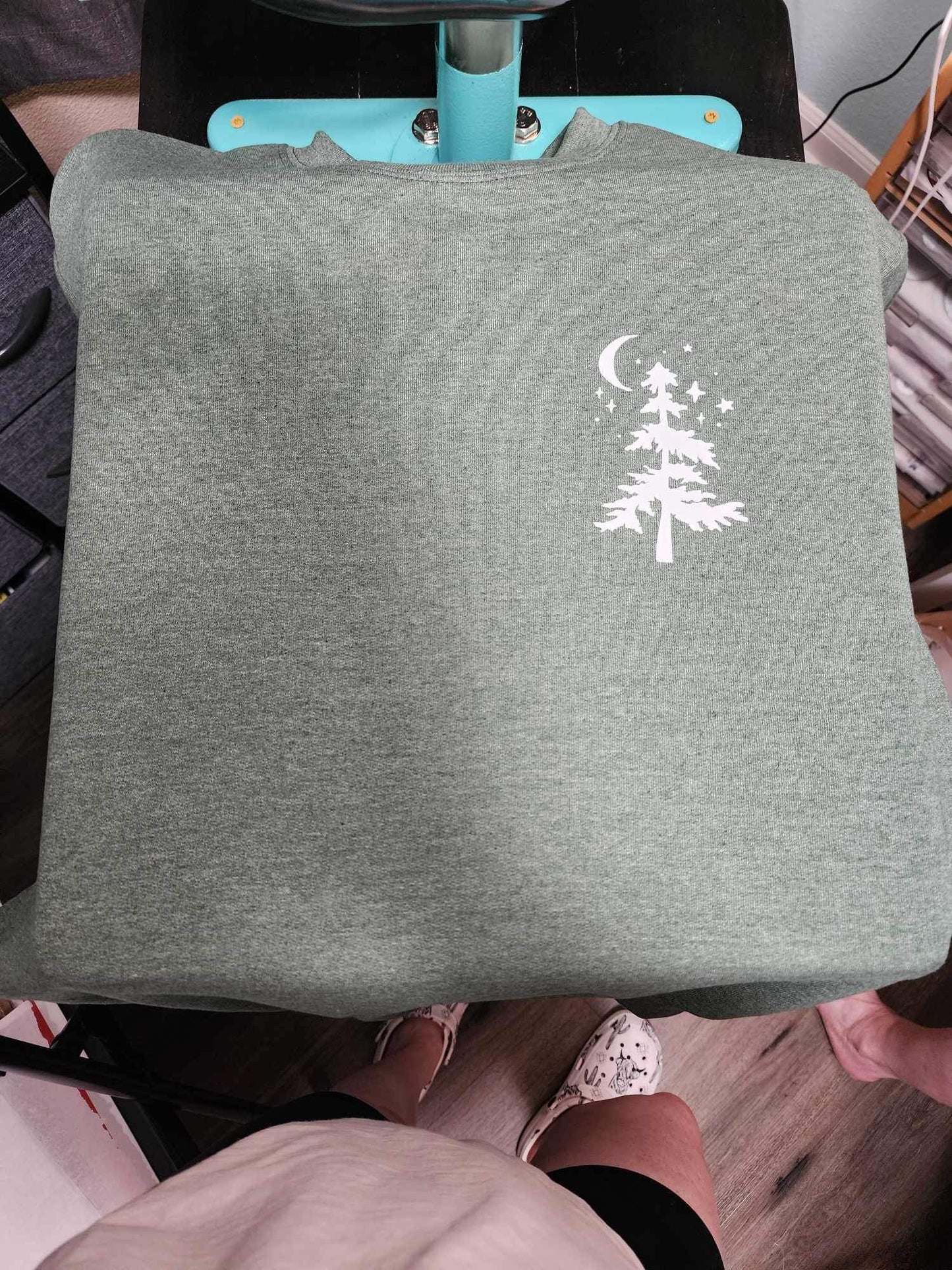 No city lights crewneck (white print)