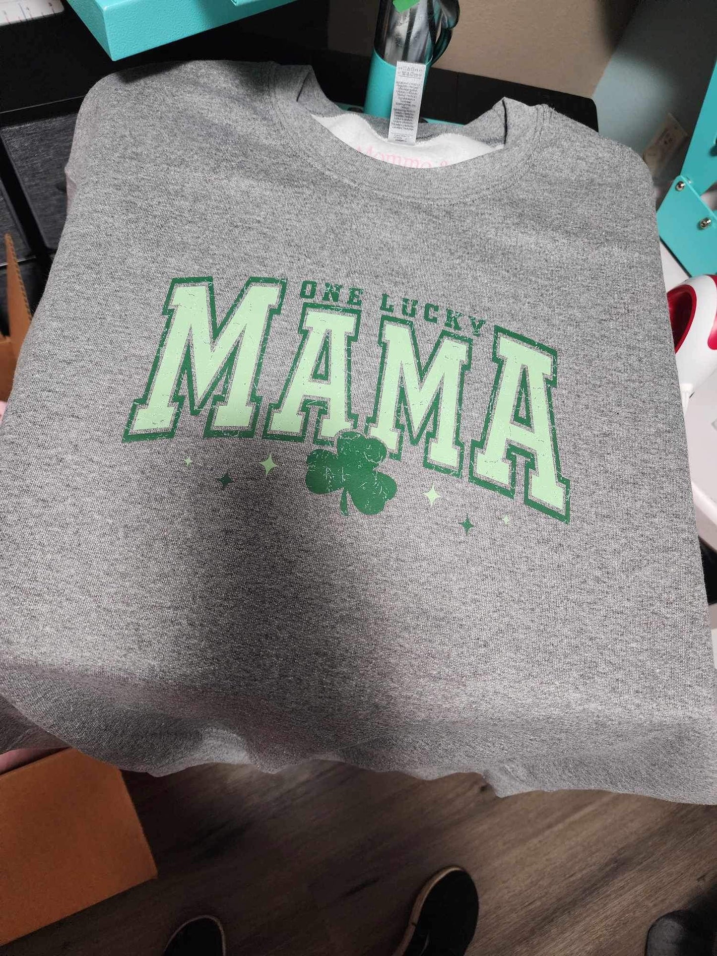 One lucky mama (crewneck)
