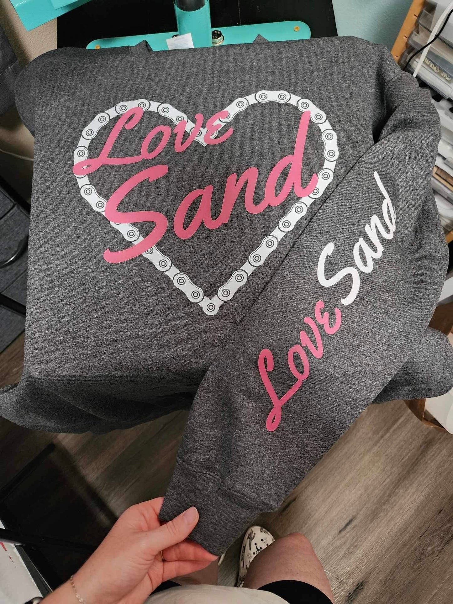 Love sand crewneck