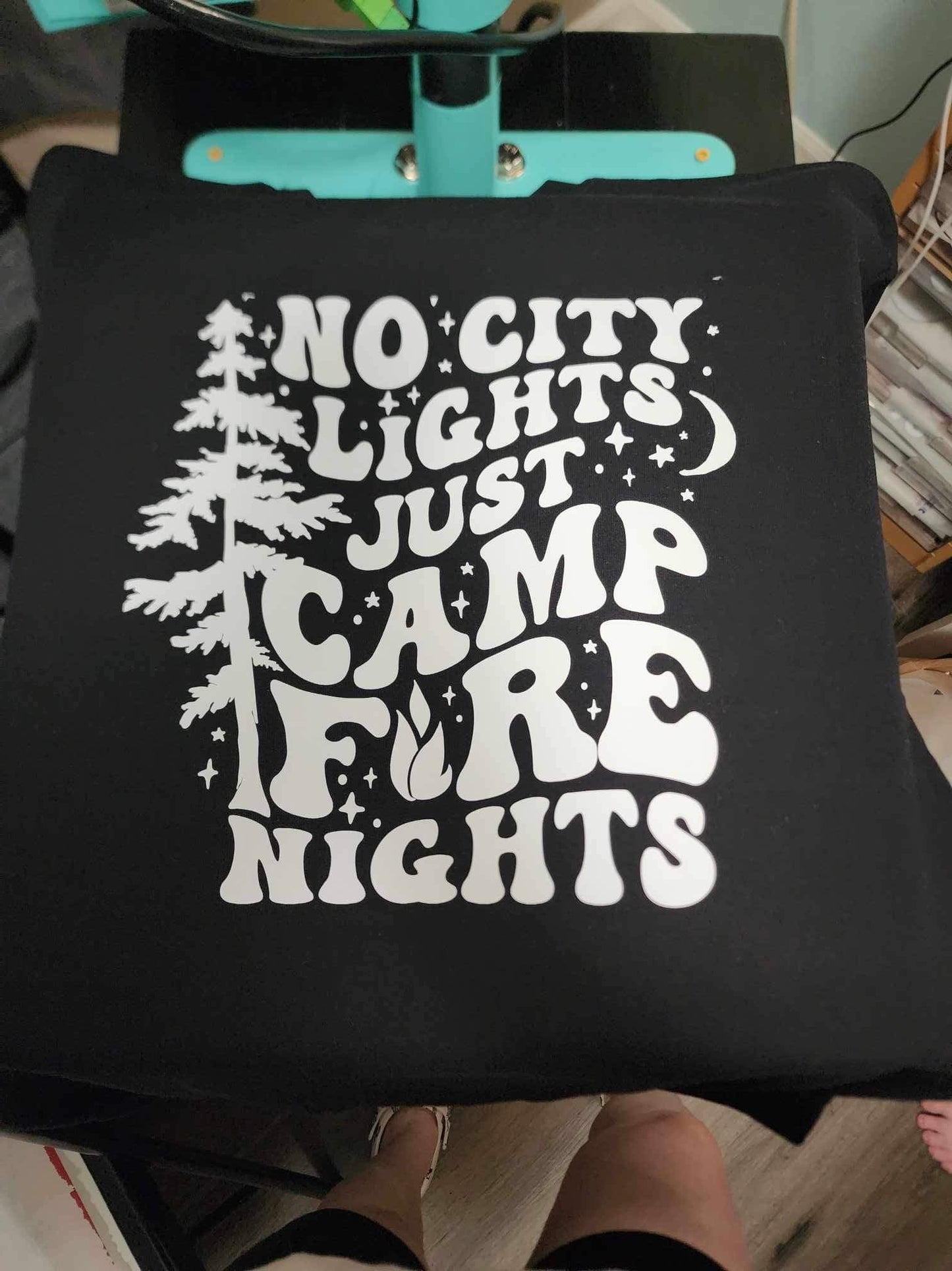 No city lights crewneck (white print)